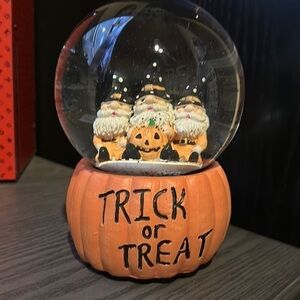 Halloween Trick or Treat Gnome Pumpkin Snow Globe